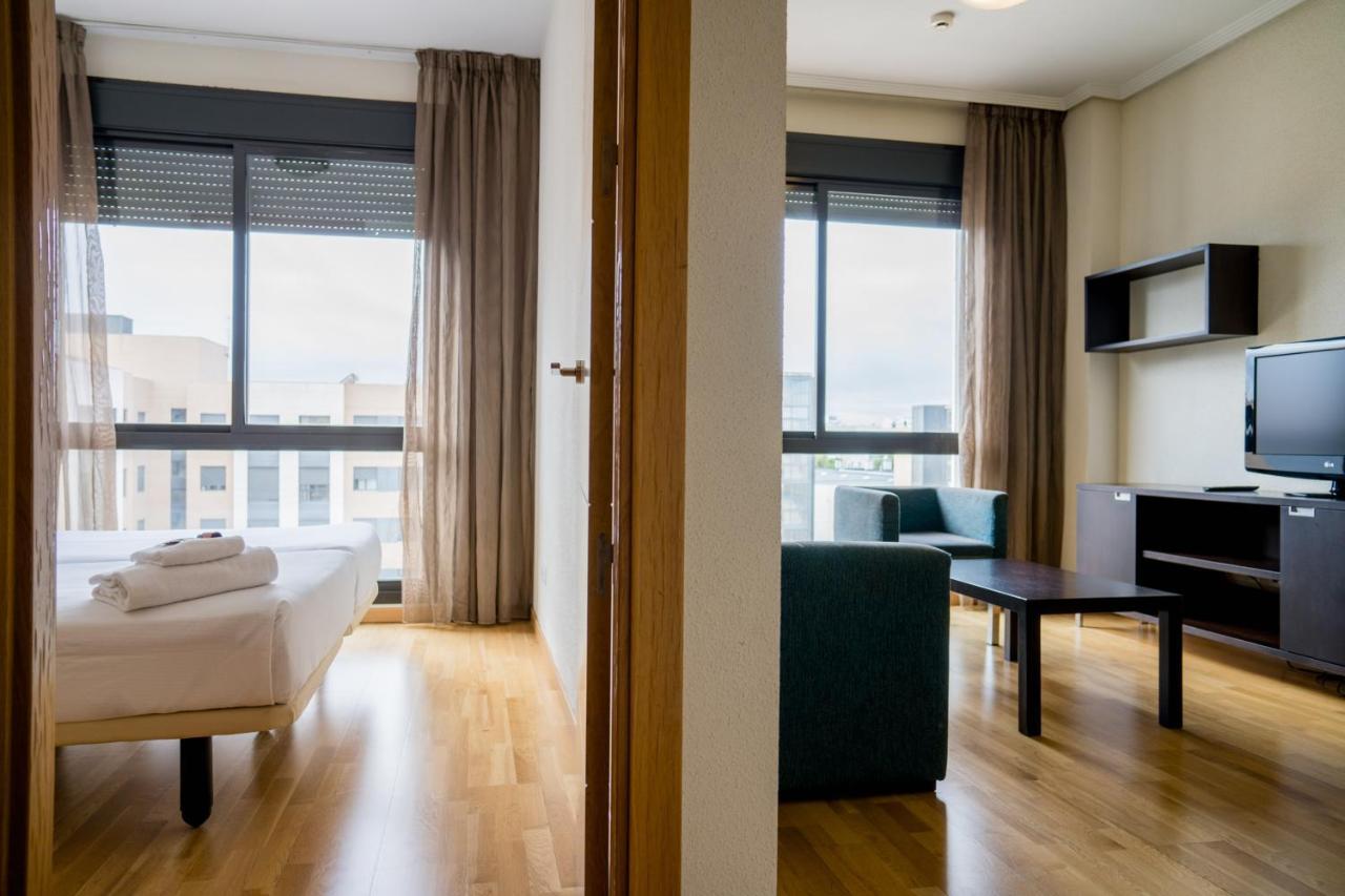 Compostela Suites Madrid Bagian luar foto