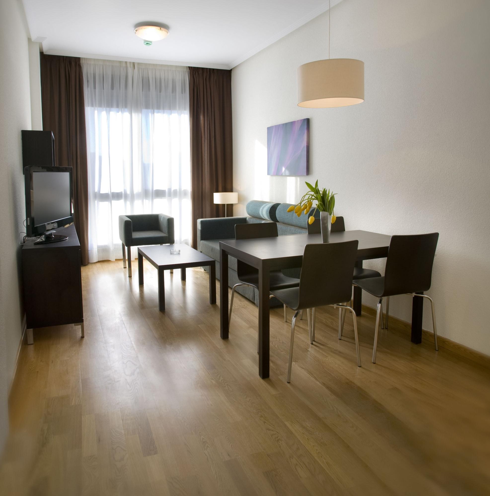 Compostela Suites Madrid Bagian luar foto