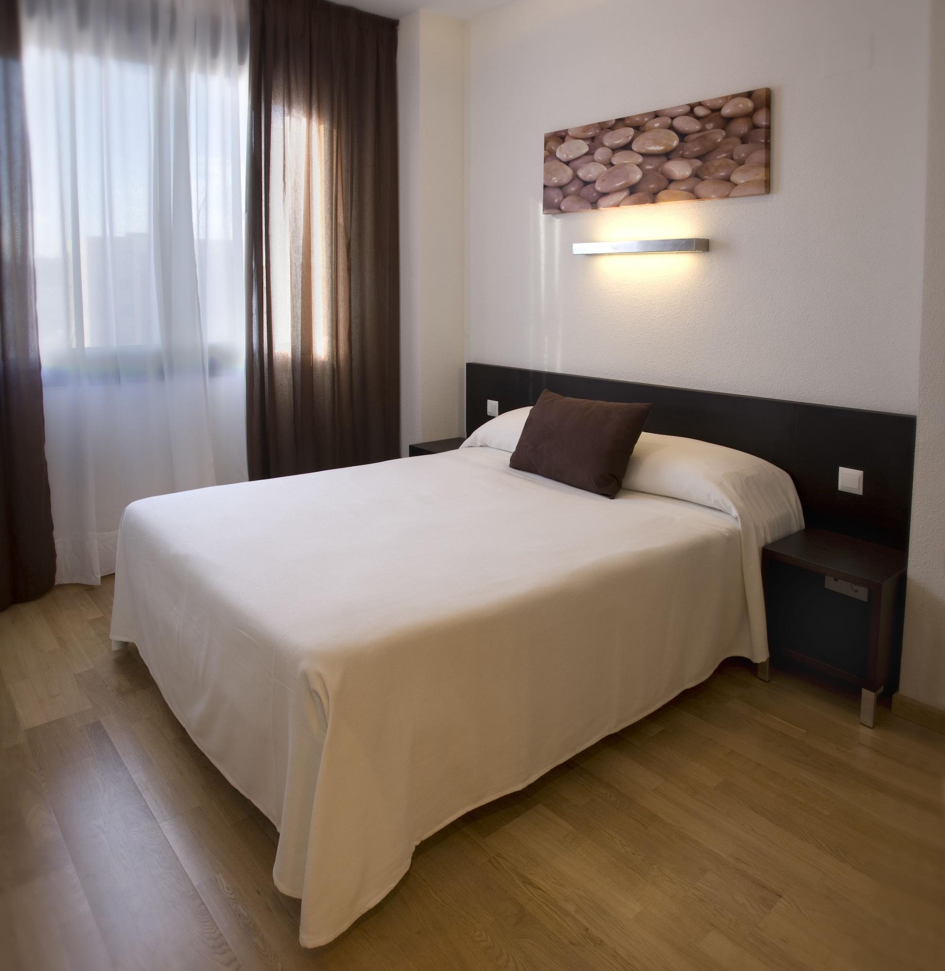 Compostela Suites Madrid Bagian luar foto