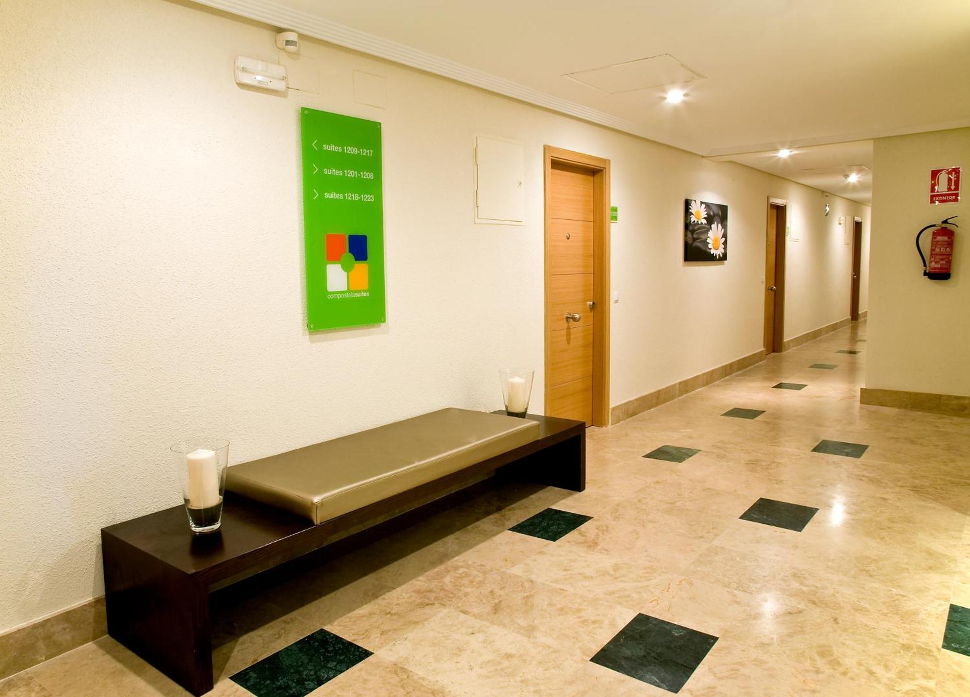 Compostela Suites Madrid Bagian luar foto